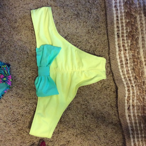 Bow hollister bikini bottoms!