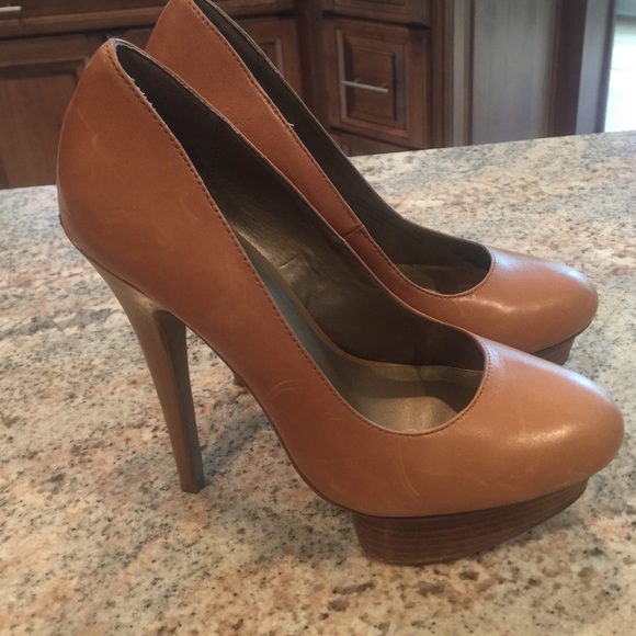 Fergie leather pumps