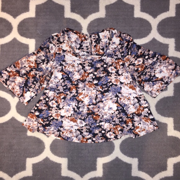 Black 3 quarter length floral blouse!