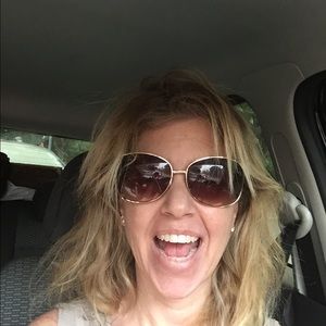 Meet your Posher, Laura