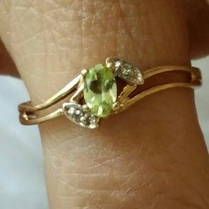 10k SOLID Gold Peridot Gem & Diamond Rind size 7
