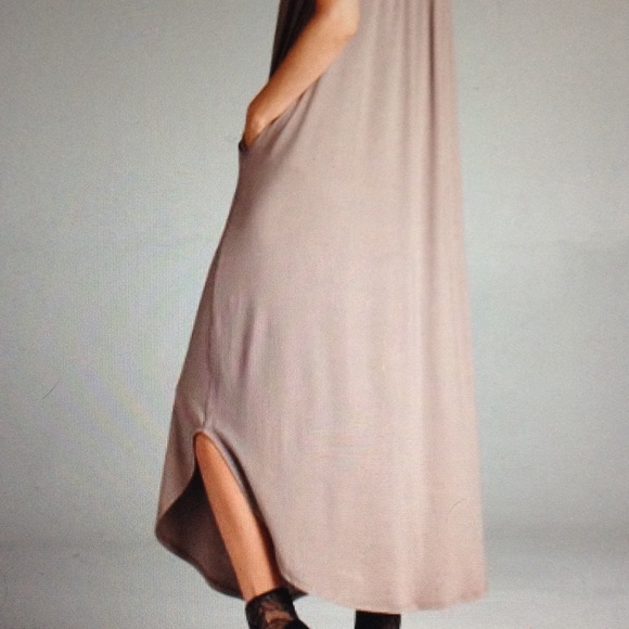 OFF THE SHOULDER MAXI DRESS-PRICE IS FIRM - Picture 4 of 4