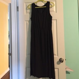 Light-weight open back midi-length summer dress.