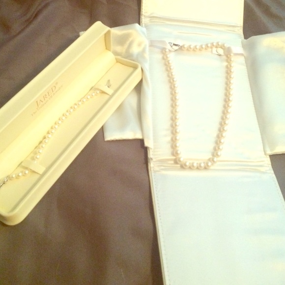 Jared's pearl necklace and bracelet