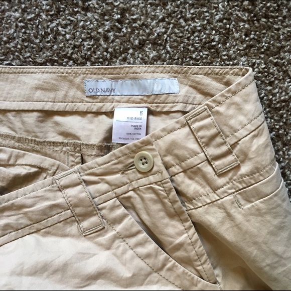 Old navy khaki colored shorts - Picture 3 of 3