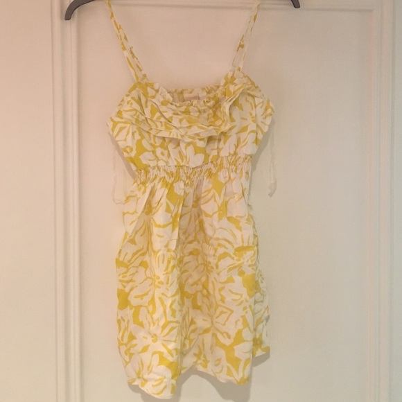 So. Yellow print shirt with cinched waist