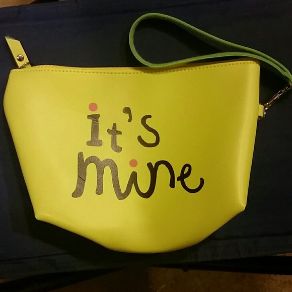 👄 SALE 👄Sexy Lips makeup bag - Picture 3 of 4