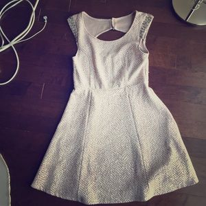 Love it! Dress with cute shoulders