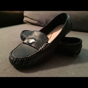 Really cute Clayborne navy penny loafers !