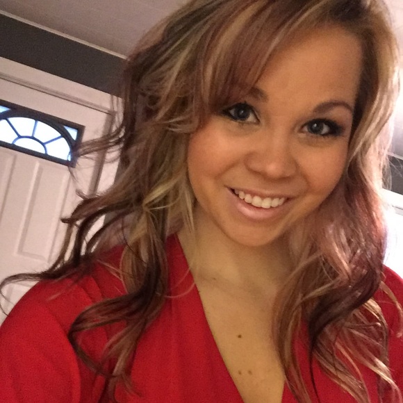 Meet your Posher, Laura - Picture 2 of 2