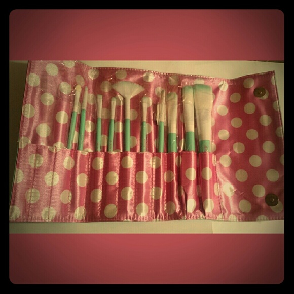 *reserved*    Make up brush set