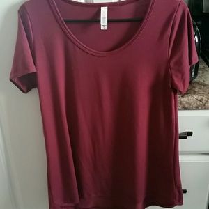 EUC small LuLaRoe Classic Tee