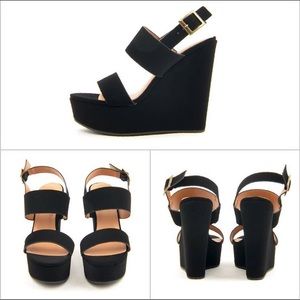 Women's black wedge sandal