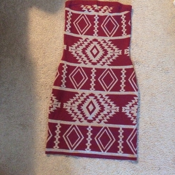 Body strapless dress with gold tribal pattern