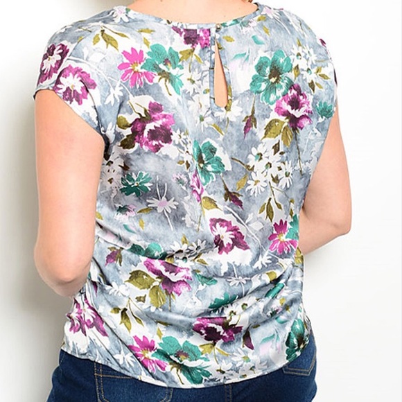 Plus Size Gray & Magenta Floral Scoop Neck Top - Picture 3 of 3