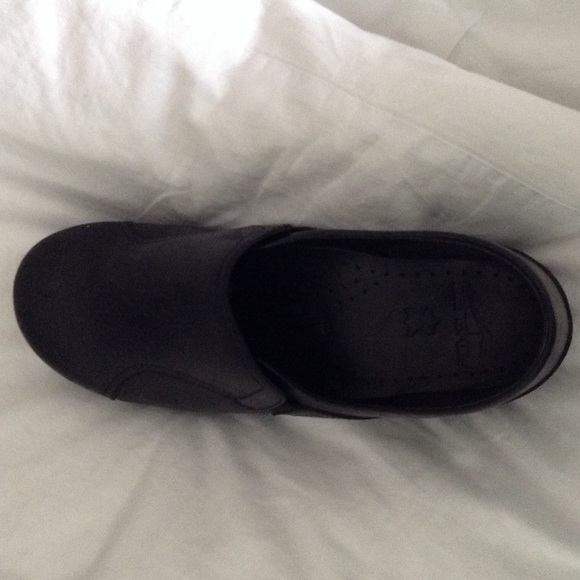 Black danskos do not buy