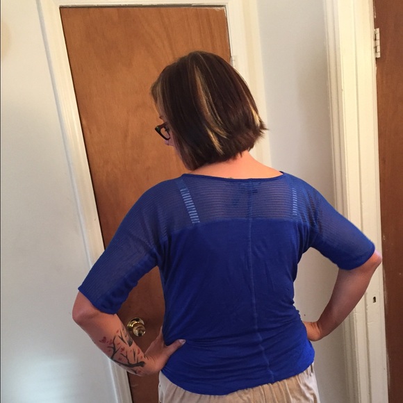 Blue top - Picture 2 of 3