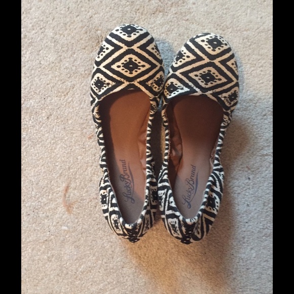 NEVER WORN Lucky Brand ballet flats size 6
