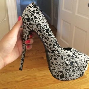 Showstopper platform stilettos!!