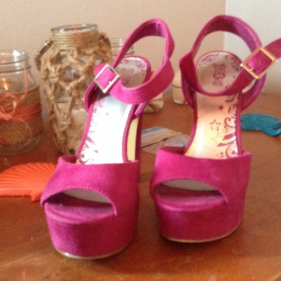 Brash brand Suede Platform Sandals