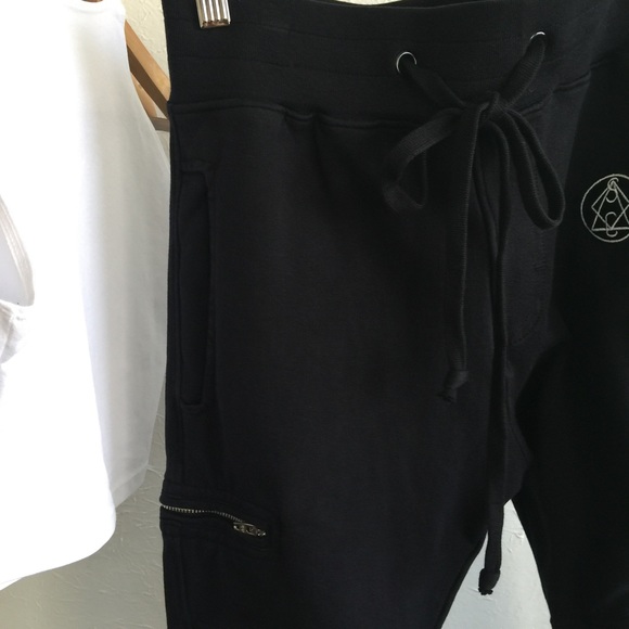 Detailed Joggers - Picture 2 of 4