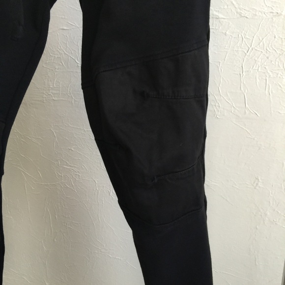 Detailed Joggers - Picture 3 of 4
