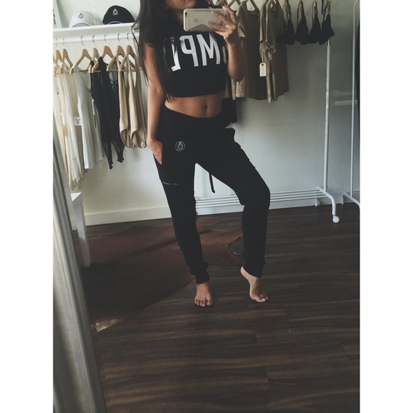 Detailed Joggers - Picture 4 of 4