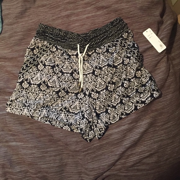 Flowy, pattern shorts - Picture 1 of 2