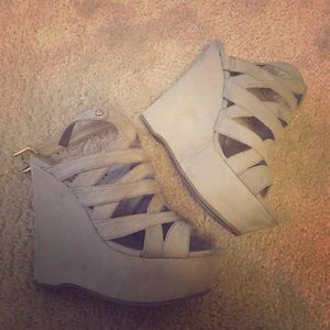 Super comfortable and adorable grey wedges!