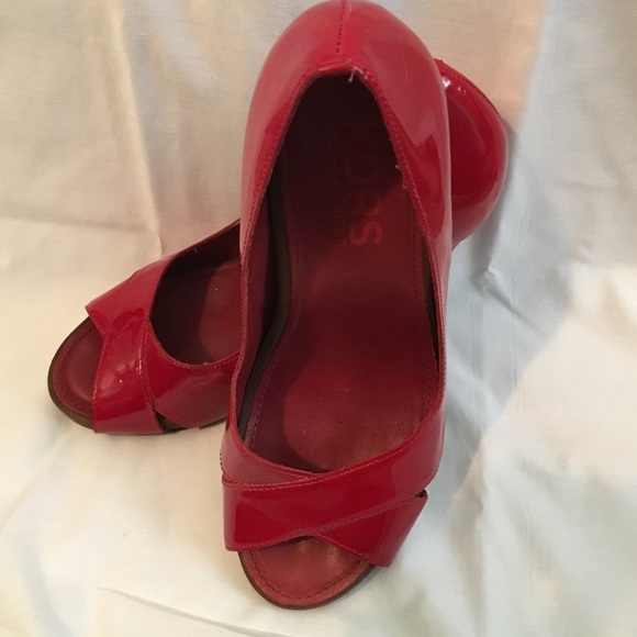 Michael Kors Red patent leather peep toe pumps. - Picture 2 of 3