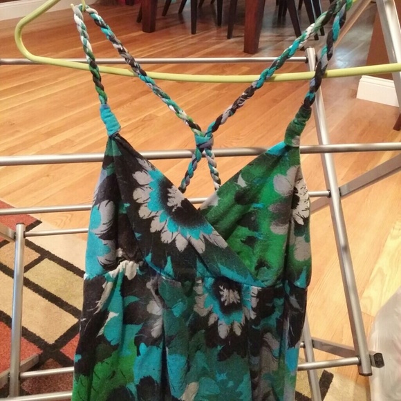 Flowy vneck tank top - Picture 3 of 3