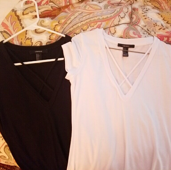 NOT FOR SALE. SOLD IN BUNDLE. 2 Forever 21 Tee's