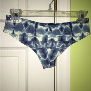 Cheeky bikini bottoms