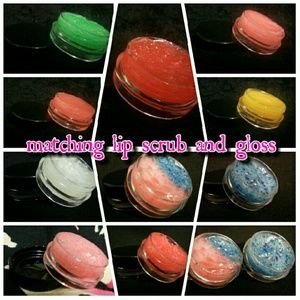 Lip gloss and lip scrub bundle