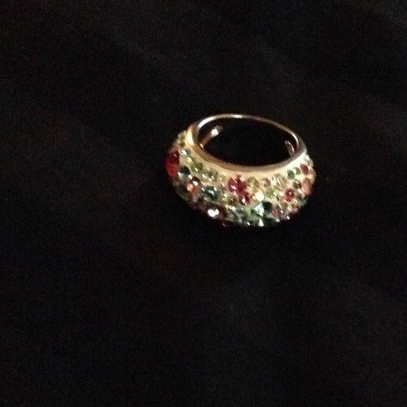 SALE: SPARKLY NWOT beautiful ring w crystals - Picture 2 of 2