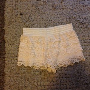 Super cute cream lace shorts