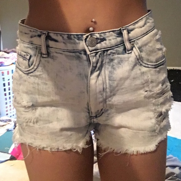 high waisted jean shorts - Picture 2 of 3
