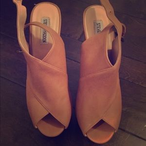 Steve Madden Tan Wedges