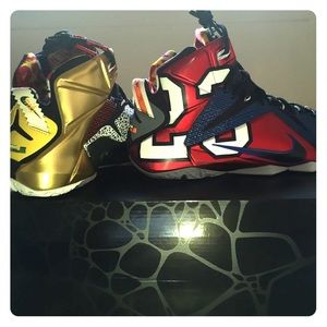 LEBRON XII SE；JORDAN 8 RETRO 305381-025