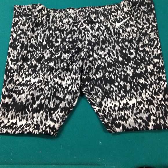 NWOT! Nike leggings, size small. - Picture 1 of 3