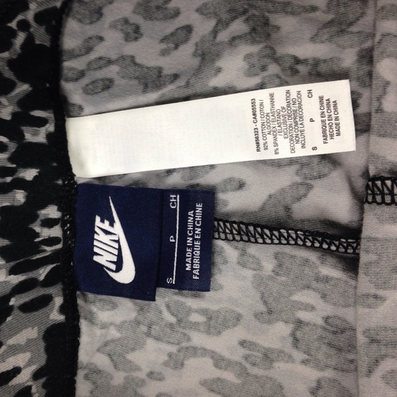 NWOT! Nike leggings, size small. - Picture 2 of 3