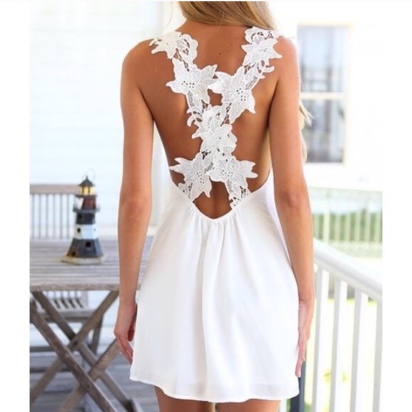 Cameron Diaz sexy summer mini dress - Picture 2 of 4