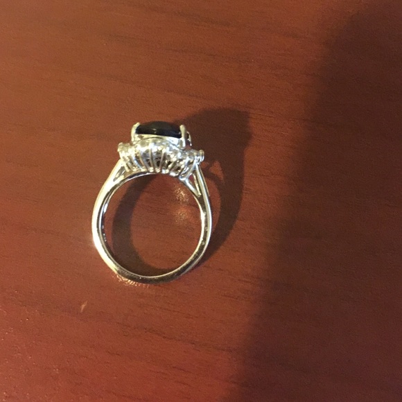 Replica Kate Middleton Engagement Ring - Picture 3 of 3