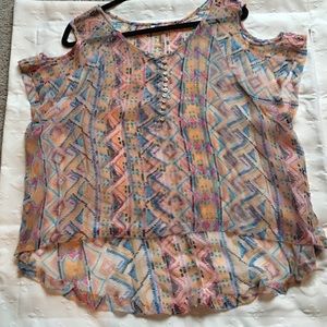 Hi-Lo flowy "cold shoulder" top