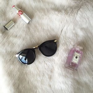 boutique sunglasses in gold hardware