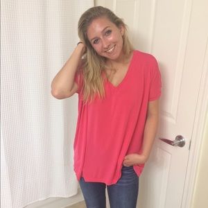 Short-sleeved pink Piko V-neck size small