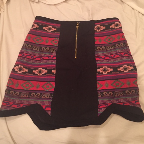 Line & Dot Aztec skirt - Picture 2 of 2
