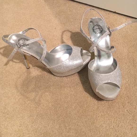 heels - Picture 1 of 2