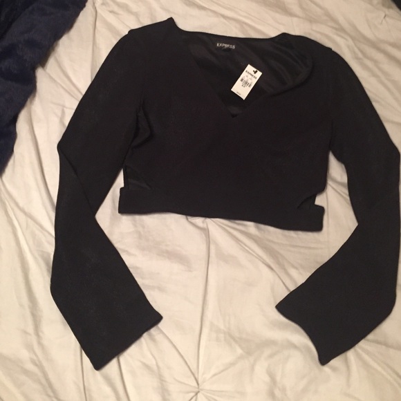 Black long sleeve crop top