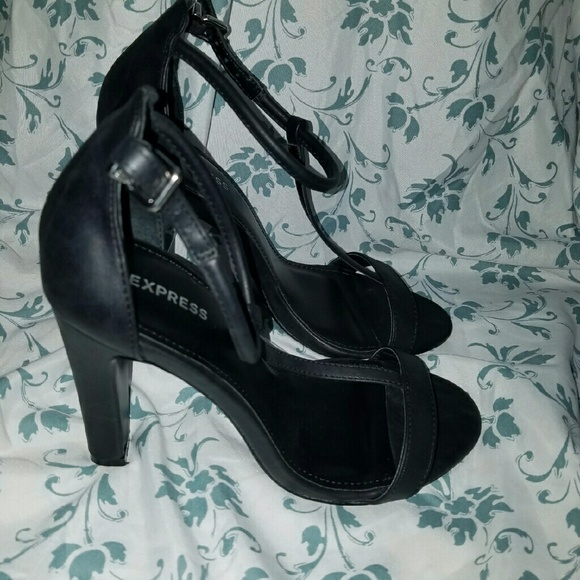 Express Sandals - Picture 2 of 3